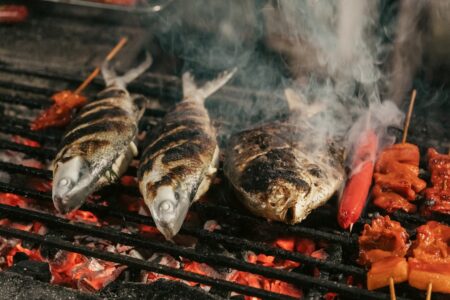 Grillet Fisk – En Dykk Ned i Smaker og Teknikker
